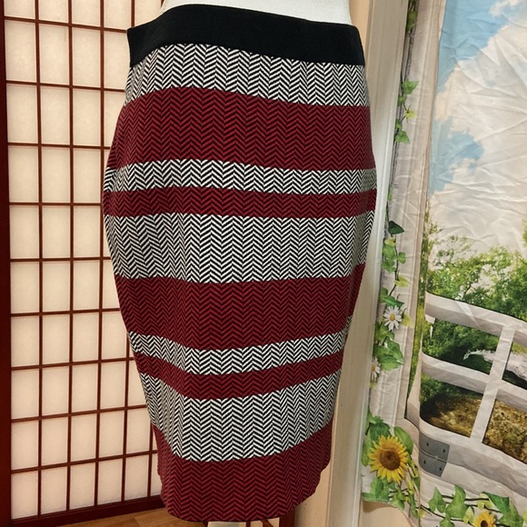 SOLD ! Stretchy warm Pencil skirt . - Picture 2 of 4